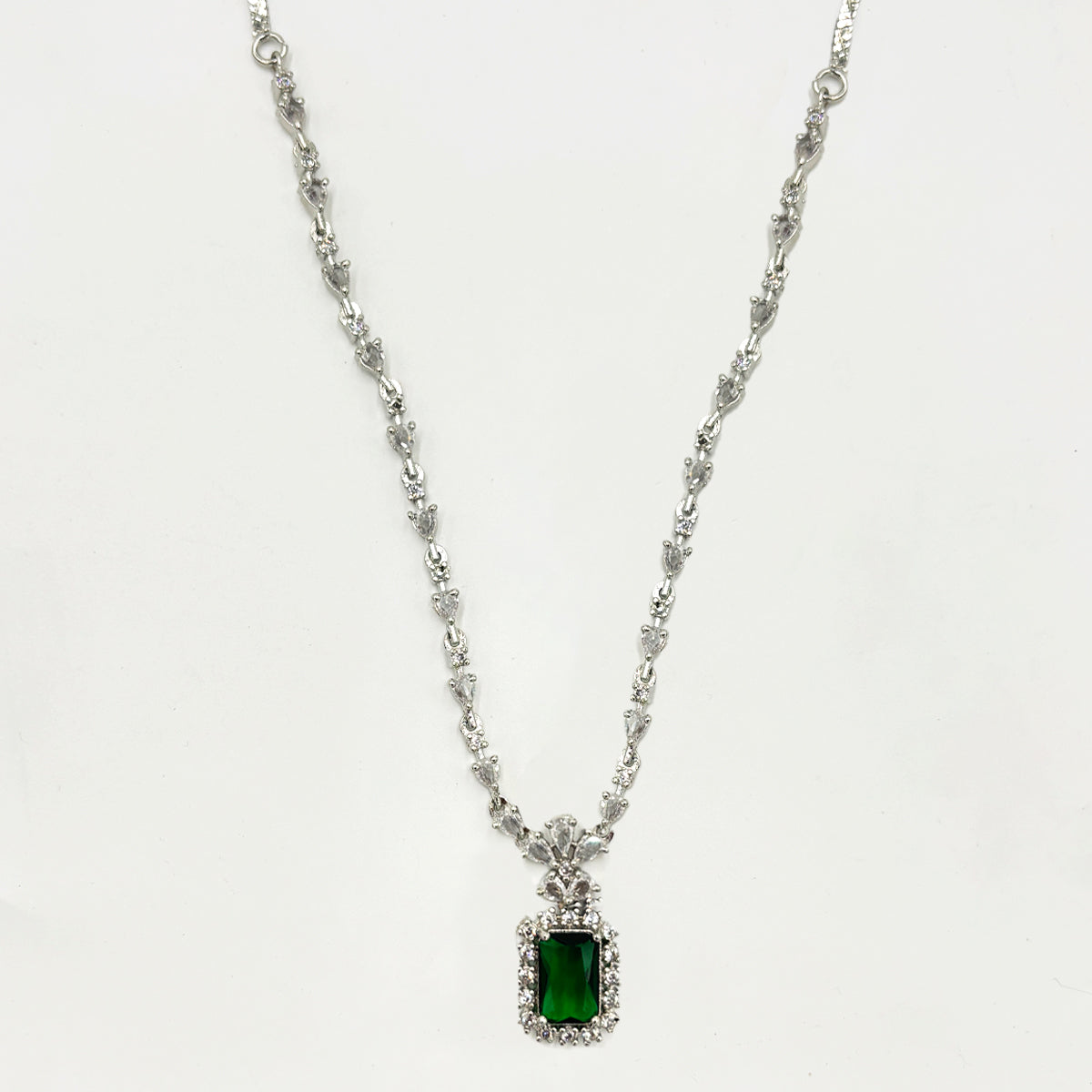Exquisite Silver-Tone Zircon Necklace with Square-Cut Emerald Green Drop Pendant and Earrings