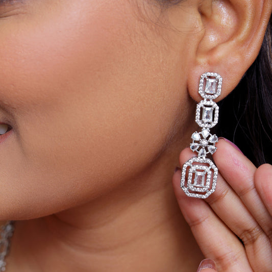 Silver-Plated Diamond-Cut Necklace Set with Earrings