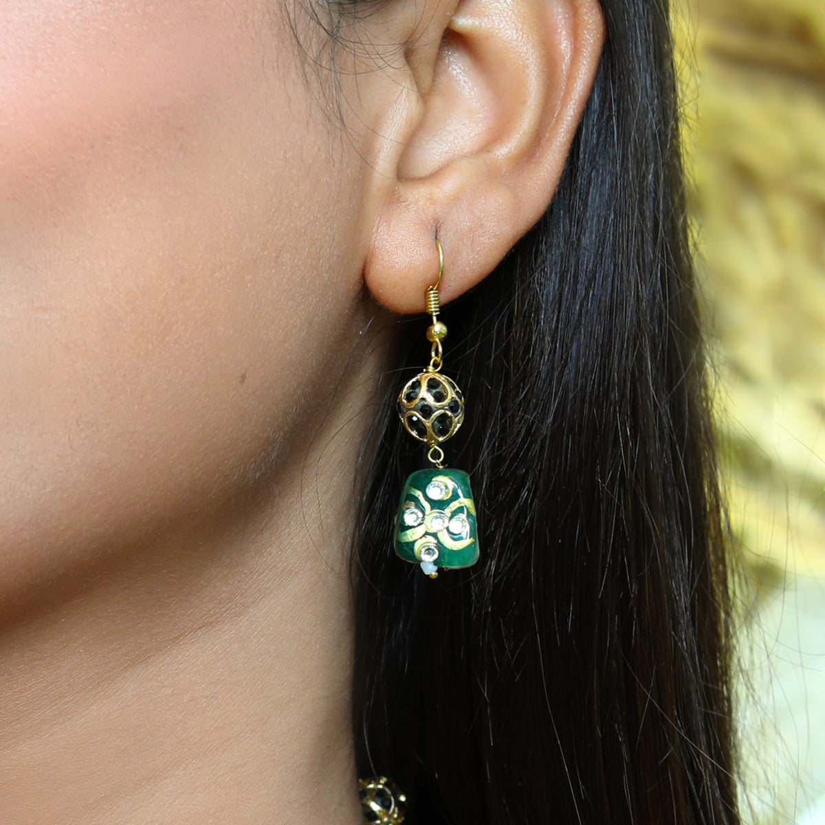 Green Kundan Necklace and Earring Set with Floral Detailing