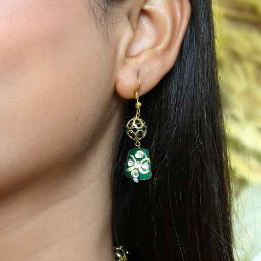 Green Kundan Necklace and Earring Set with Floral Detailing