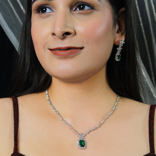 Exquisite Silver-Tone Zircon Necklace with Square-Cut Emerald Green Drop Pendant and Earrings