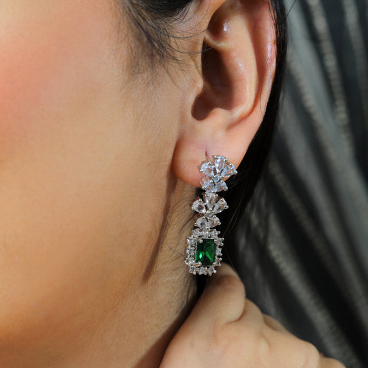 Exquisite Silver-Tone Zircon Necklace with Square-Cut Emerald Green Drop Pendant and Earrings